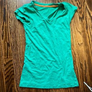 Green v neck t-shirt XS-S